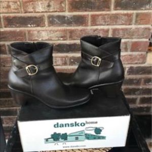 New Dansko Brand Ryan boot in Brown Calf Leather. Euro size 37.